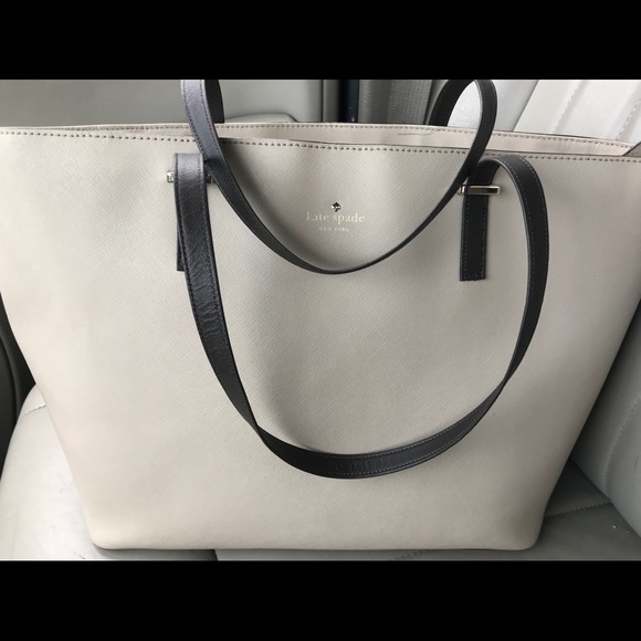 kate spade Handbags - Kate Spade tan tote
